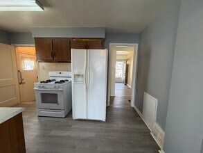 1090 Hartford Ave in Akron, OH - Building Photo - Building Photo