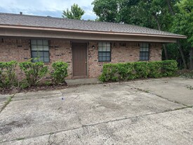 710 E O St in Russellville, AR - Building Photo