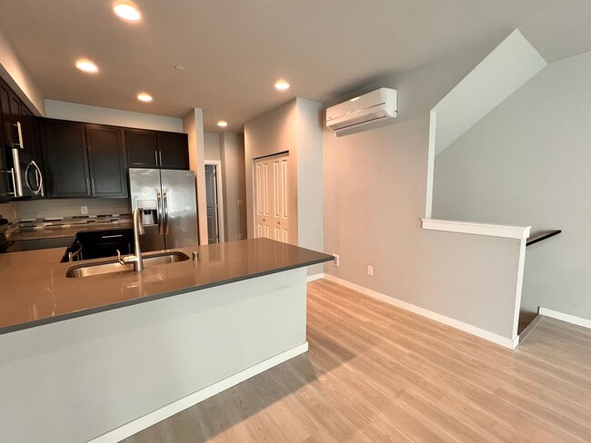 15720 Meadow Rd in Lynnwood, WA - Building Photo - Building Photo
