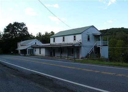 1833 Moselem Springs Rd in Hamburg, PA - Building Photo