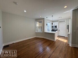 1949 W Augusta Blvd, Unit 2S in Chicago, IL - Building Photo
