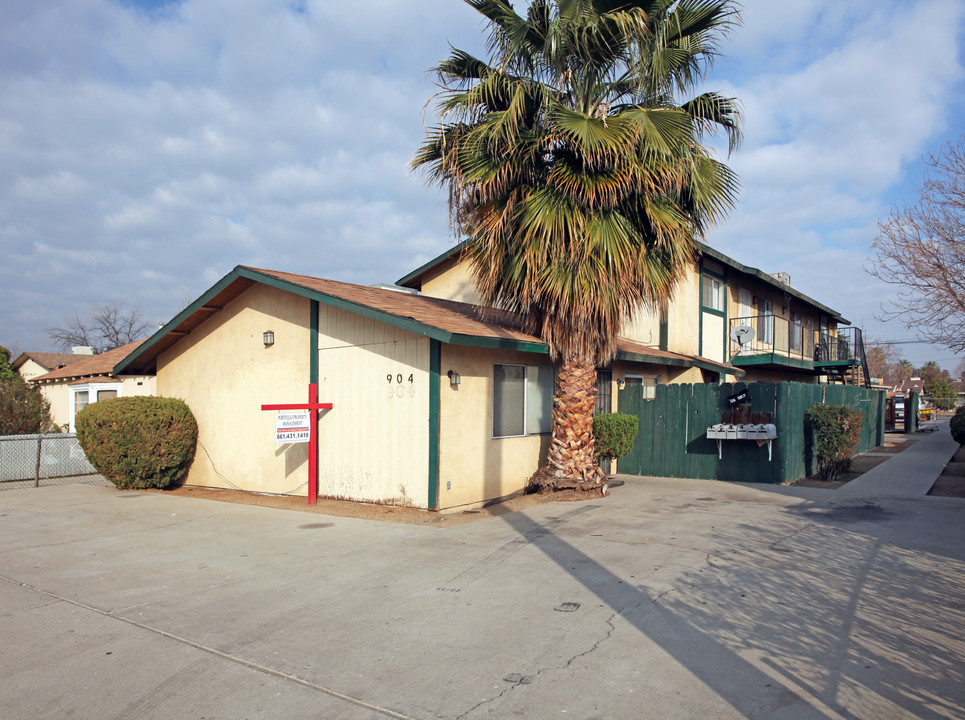 904 30th St in Bakersfield, CA - Building Photo