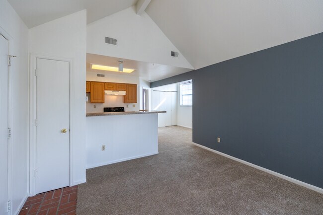 Huntington Ridge Apartments in Aurora, CO - Building Photo - Interior Photo