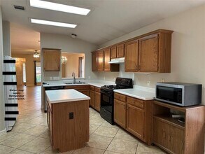 706 Luke Ln in Leander, TX - Foto de edificio - Building Photo