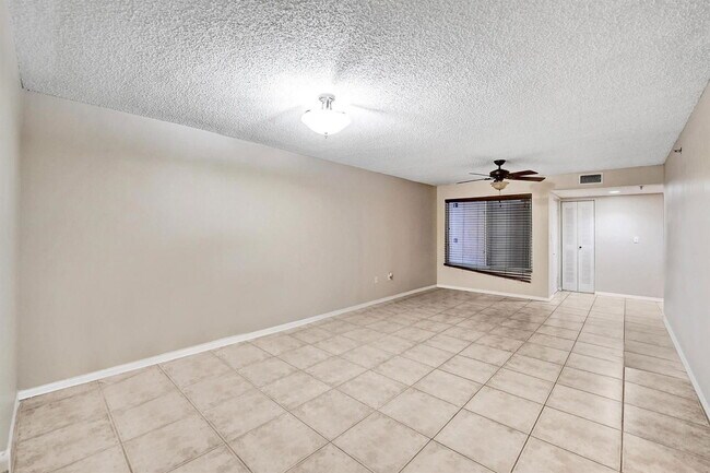 9470 Tangerine Pl in Davie, FL - Building Photo - Building Photo