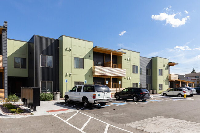 Academy Place in Broomfield, CO - Foto de edificio - Building Photo