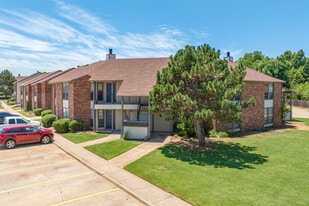 Fieldstone Garden Apartments in Mustang, OK - Building Photo