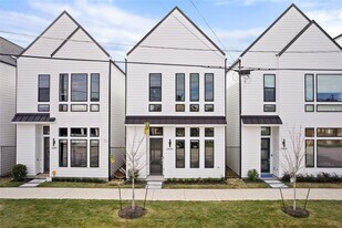 2408 Gray St in Houston, TX - Building Photo