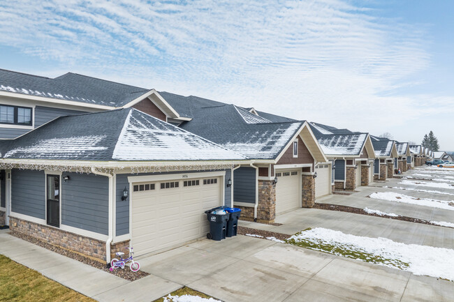 Devil's Lake Townhomes in Baraboo, WI - Foto de edificio - Building Photo