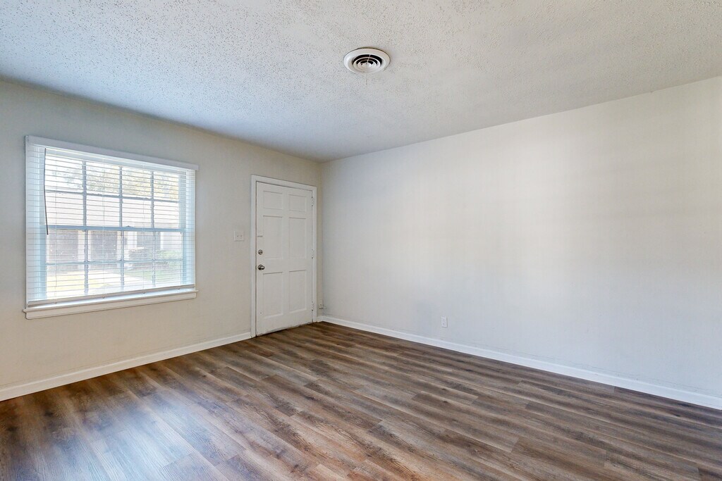 The Grande at Brookley Apartments in Mobile, AL