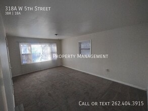 318A W 5th St in Oconomowoc, WI - Building Photo - Building Photo