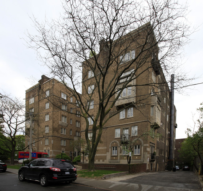 1 Clarendon Ave in Toronto, ON - Building Photo - Building Photo