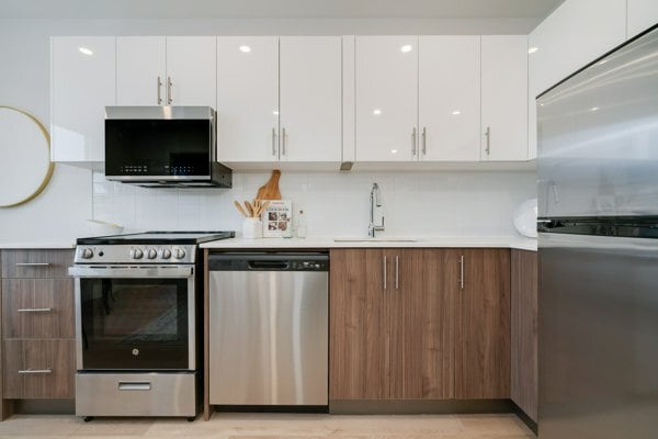 2707 Yonge St in Toronto, ON - Building Photo - Building Photo