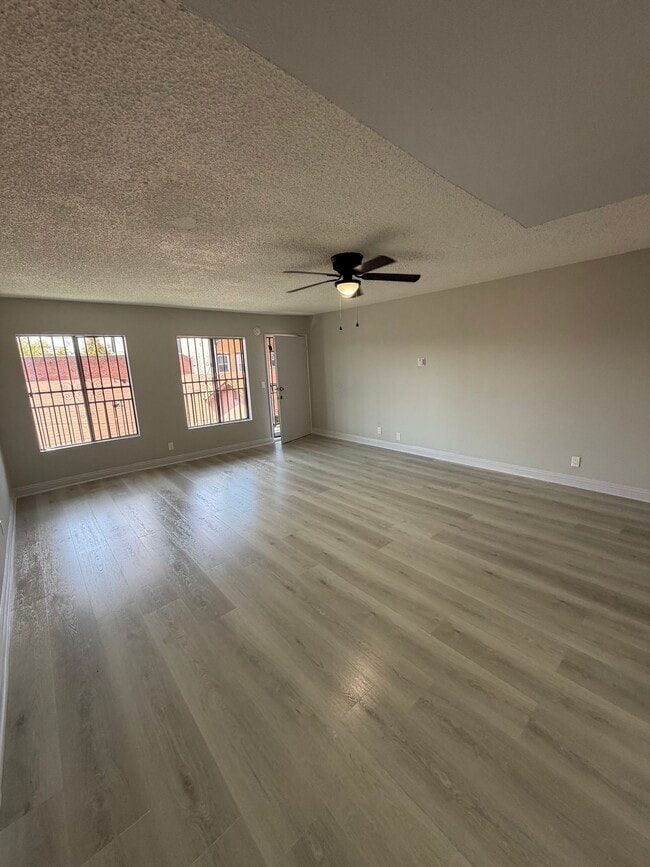 4265 S Hoover St, Unit 4 in Los Angeles, CA - Building Photo - Building Photo