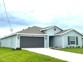 3924 NE 17th Ave in Cape Coral, FL - Building Photo - Building Photo