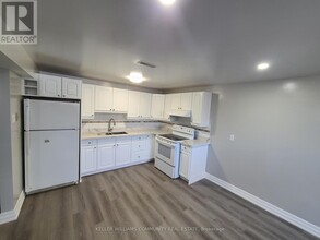 16 Rintella Ct in Toronto, ON - Building Photo - Building Photo