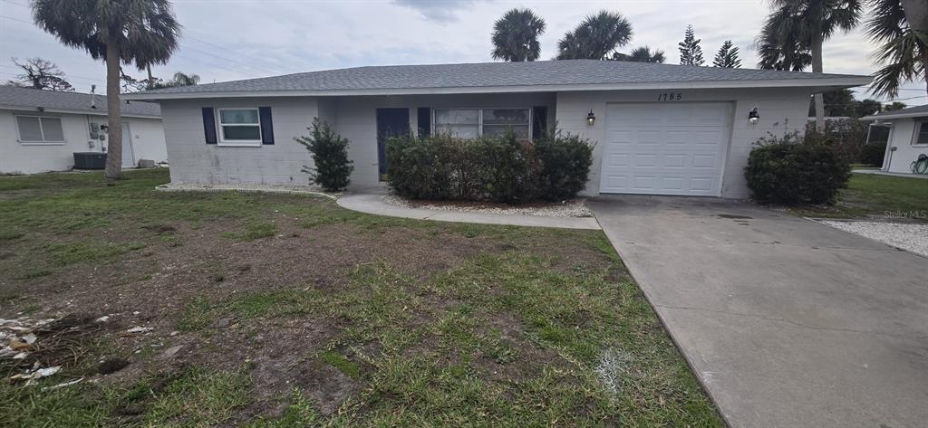 1785 Elinor Pl in Englewood, FL - Building Photo