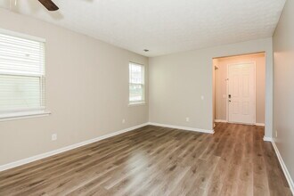 2040 Valley Creek Dr in Lithia Springs, GA - Building Photo - Building Photo