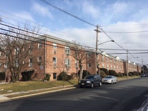 Fairfield Gables At Rockville Centre in Rockville Centre, NY - Foto de edificio - Building Photo