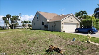 6118 Montego Bay Loop in Ft. Myers, FL - Building Photo