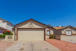 10015 N 66th Dr in Glendale, AZ - Building Photo