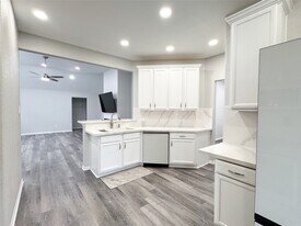 19719 Allenwick Hills Ct in Cypress, TX - Building Photo