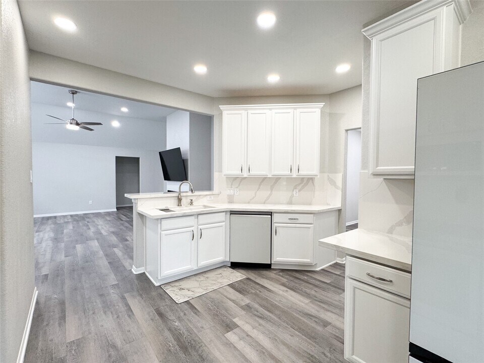 19719 Allenwick Hills Ct in Cypress, TX - Building Photo