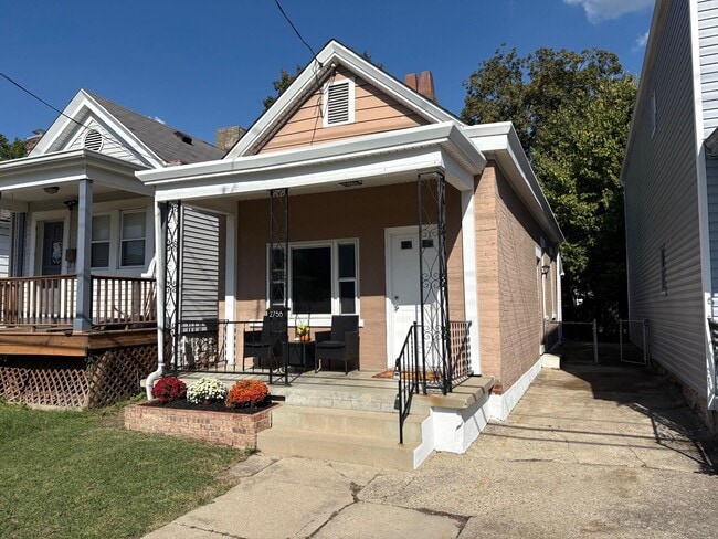 2756 Latonia Ave in Covington, KY - Building Photo - Building Photo