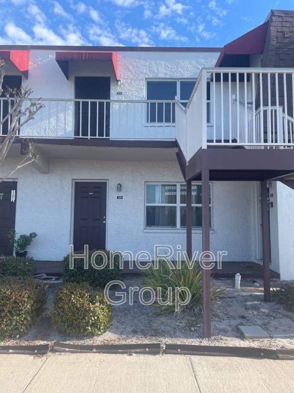 9101 W Hillsborough Ave in Tampa, FL - Building Photo - Building Photo