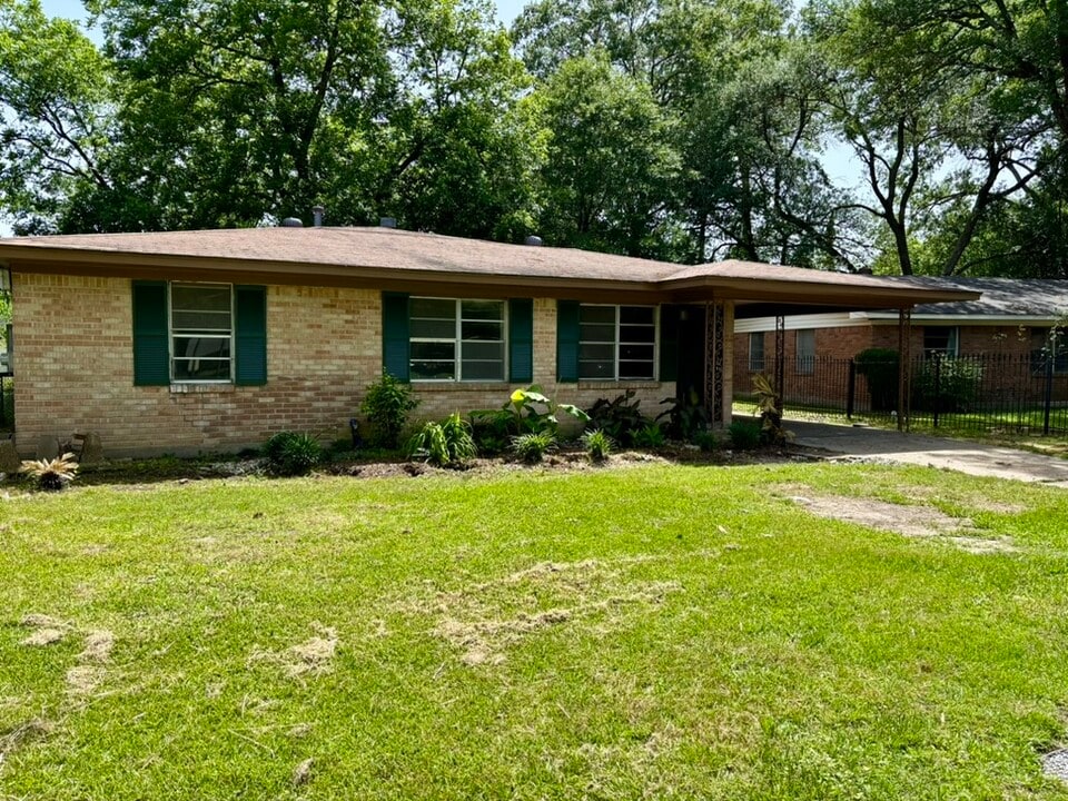 1308 Parkview Dr in Monroe, LA - Building Photo
