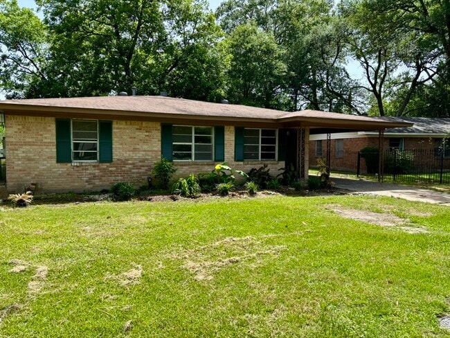 property at 1308 Parkview Dr