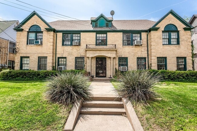 property at 5920 La Vista Dr