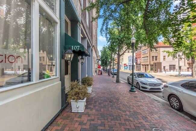 107 S Front St in Memphis, TN - Building Photo - Building Photo