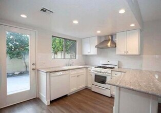 394 Tava Ln in Palm Desert, CA - Building Photo - Building Photo