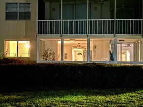 2920 Point E Dr in Aventura, FL - Foto de edificio - Building Photo