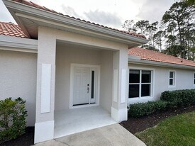 5935 Northridge Dr in Naples, FL - Building Photo