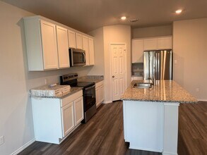 7106 Luella Dr in Killeen, TX - Building Photo - Building Photo