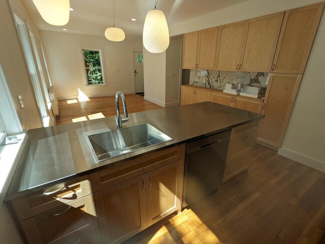 14 Myrtle Ave, Unit 1 in Cambridge, MA - Building Photo - Building Photo