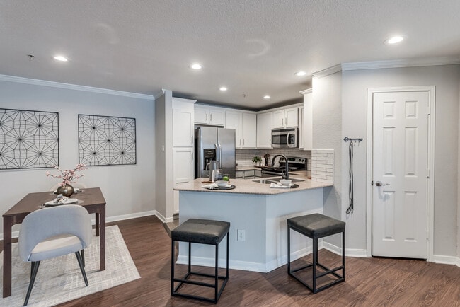 1300 Bering Dr in Houston, TX - Building Photo - Building Photo