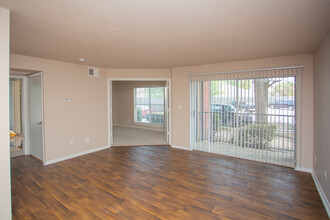 Fountains of Rosemeade in Carrollton, TX - Building Photo - Interior Photo