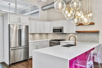210 Ellicott St in Buffalo, NY - Building Photo - Building Photo