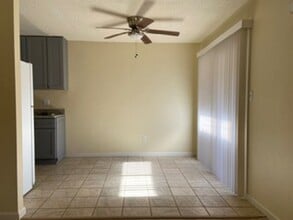 4421 Palmacia Dr in Bakersfield, CA - Foto de edificio - Building Photo