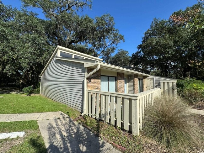 property at 80 Wedgefield Village Rd
