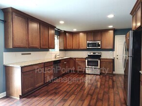303 Cedarwood Ln in Matthews, NC - Foto de edificio - Building Photo