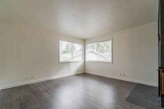 485 W 29th Ave in Eugene, OR - Foto de edificio - Building Photo
