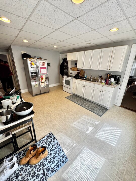 30 Spruce St, Unit 1 in Clinton, MA - Building Photo