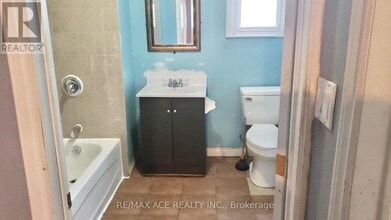 7098 Goreway Dr in Mississauga, ON - Building Photo - Building Photo