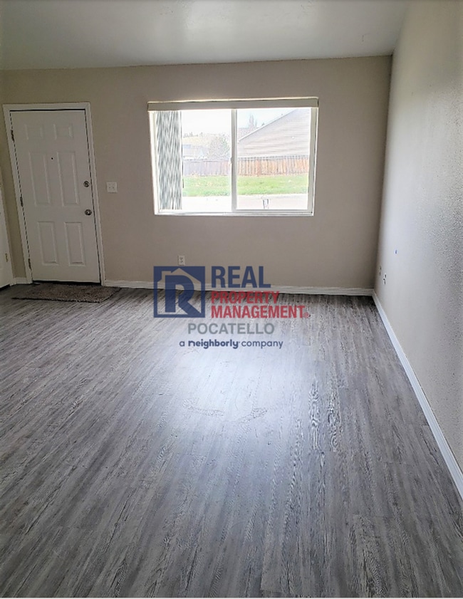 925 Roper St in Pocatello, ID - Building Photo - Building Photo