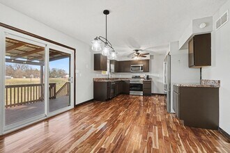 24981 State Line Rd in Lawrenceburg, IN - Foto de edificio - Building Photo