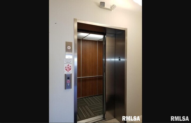 1534 River Dr in Moline, IL - Building Photo - Building Photo